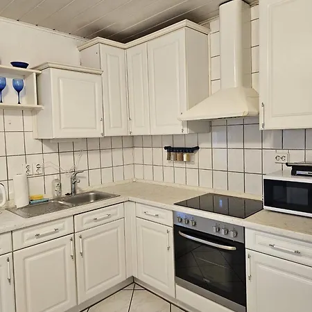 Haus Mit Garten נירנברג